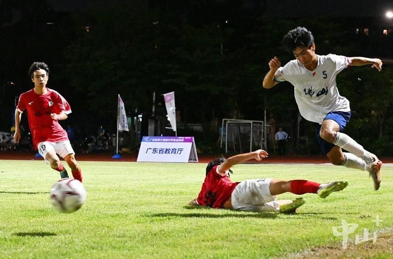 14岁少年李昊炎签约巴萨成首位中国拉玛西亚球员